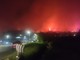 Incendio nell'entroterra albenganese, apprensione per la nottata. Prosegue il monitoraggio, una settantina gli evacuati Incendio nell'entroterra albenganese, apprensione per la nottata. Prosegue il monitoraggio, una settantina gli evacuati