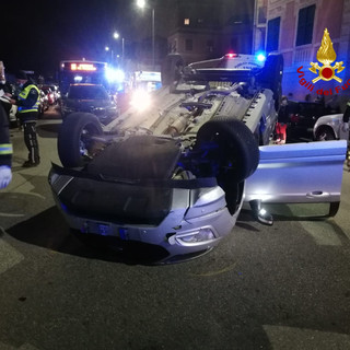 Incidente stradale in via Quinto: intervento dei vigili del fuoco di Genova Est