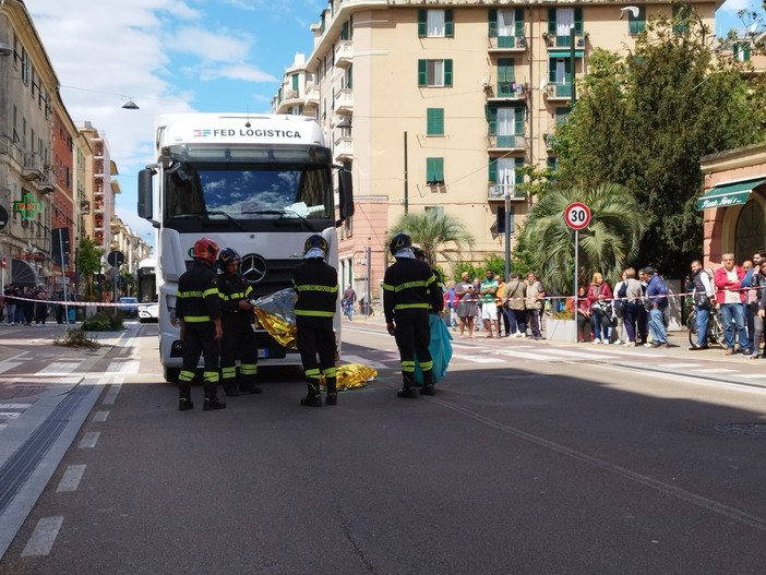 Via Cornigliano, il Comune: &quot;Crescono controlli e sanzioni&quot;, ma i tir continuano a passare