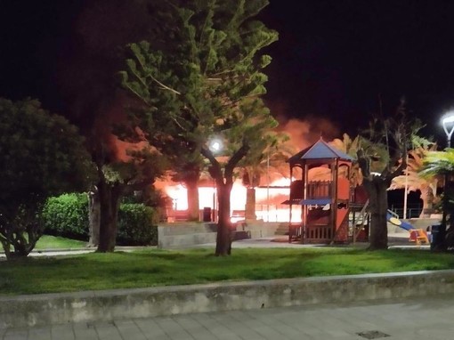 Riva Trigoso, esplodono due bombole di GPL nel magazzino che ospita la sagra del Bagnun Riva Trigoso, esplodono due bombole di GPL nel magazzino che ospita la sagra del Bagnun