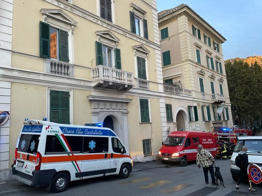 Castelletto, a fuoco un appartamento in passo Caporale Pietro Barsanti (Foto)