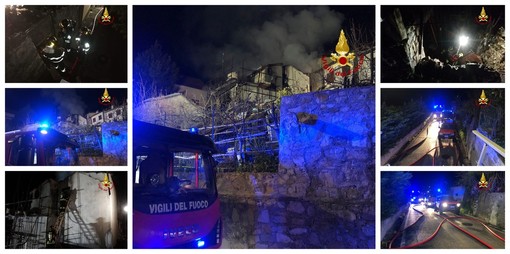 Casa in fiamme in via Otrali a Trensacco: abitazione quasi completamente distrutta dal rogo e tetto crollato (Foto e Video)