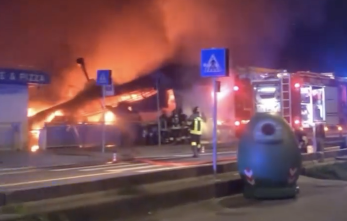 Vesima, incendio in una pizzeria sull’Aurelia