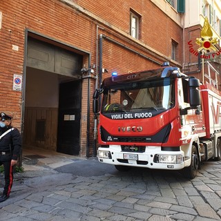 Genova, a fuoco un magazzino del liceo Colombo, studenti evacuati, ma nessun ferito