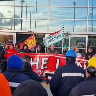 Sciopero e corteo dei lavoratori ex Ilva contro la lenta agonia degli stabilimenti