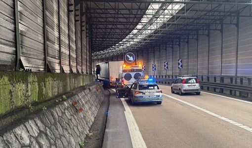 A7, autoarticolato finisce contro il guardrail: autista soccorso in codice rosso