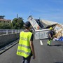 A7, tir si ribalta tra Vignole e Serravalle: traffico in tilt. Possibile sversamento nello Scrivia A7, tir si ribalta tra Vignole e Serravalle: traffico in tilt. Possibile sversamento nello Scrivia
