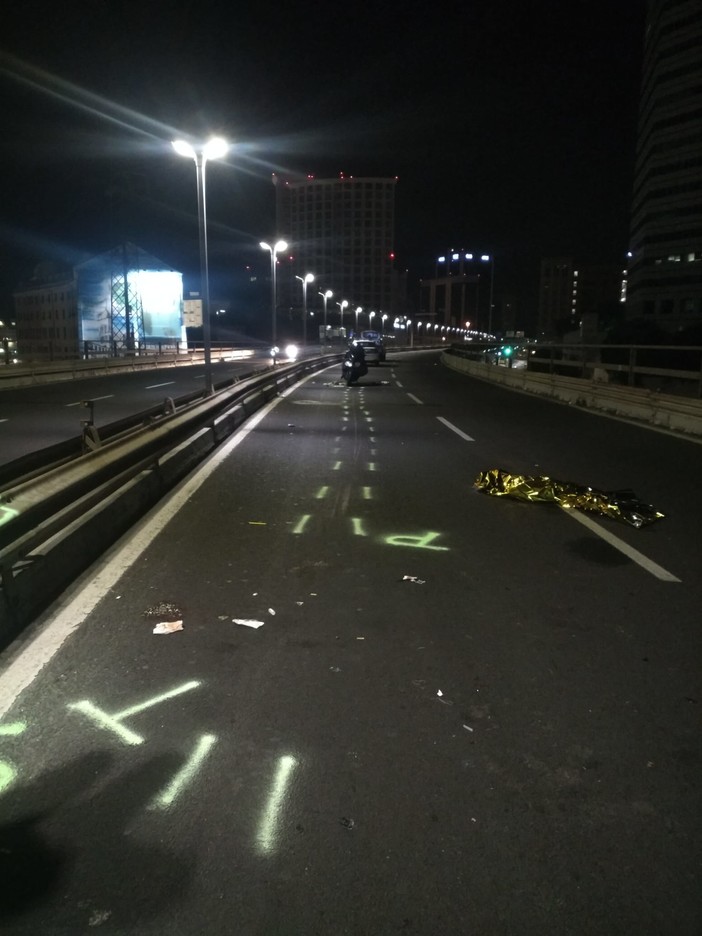 Mortale sulla Sopraelevata, il conducente dello scooter sarà denunciato per omicidio stradale, aveva un tasso alcolemico di 2,9