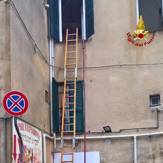 Incendio a Sampierdarena, gravi danni in un appartamento