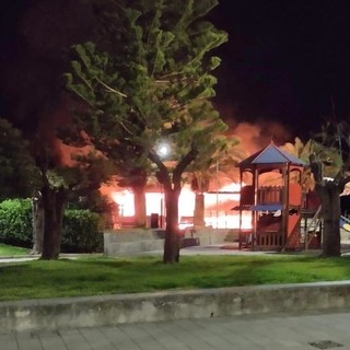 Riva Trigoso, esplodono due bombole di GPL nel magazzino che ospita la sagra del Bagnun