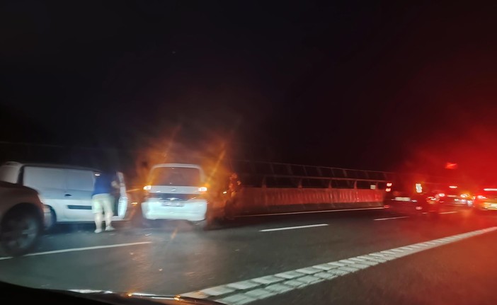 A10, carambola tra Pra' e Arenzano: un ferito e traffico rallentato