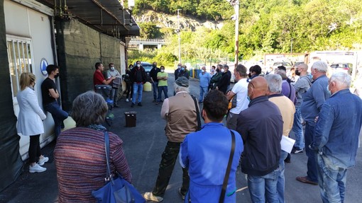 A Recco l'amministrazione incontra i cittadini per spiegare il funzionamento della differenziata A Recco l'amministrazione incontra i cittadini per spiegare il funzionamento della differenziata