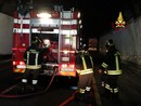 A12, camion prende fuoco in galleria, autostrada chiusa tra Lavagna e Sestri Levante