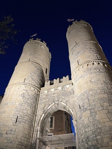 Piano Caruggi, nuova illuminazione per Porta Soprana, Palazzo San Giorgio e la chiesa delle Vigne Piano Caruggi, nuova illuminazione per Porta Soprana, Palazzo San Giorgio e la chiesa delle Vigne