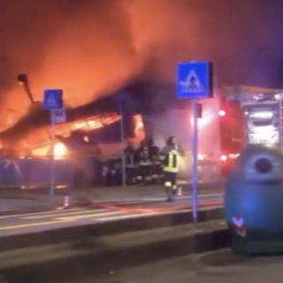 Vesima, incendio in una pizzeria sull’Aurelia