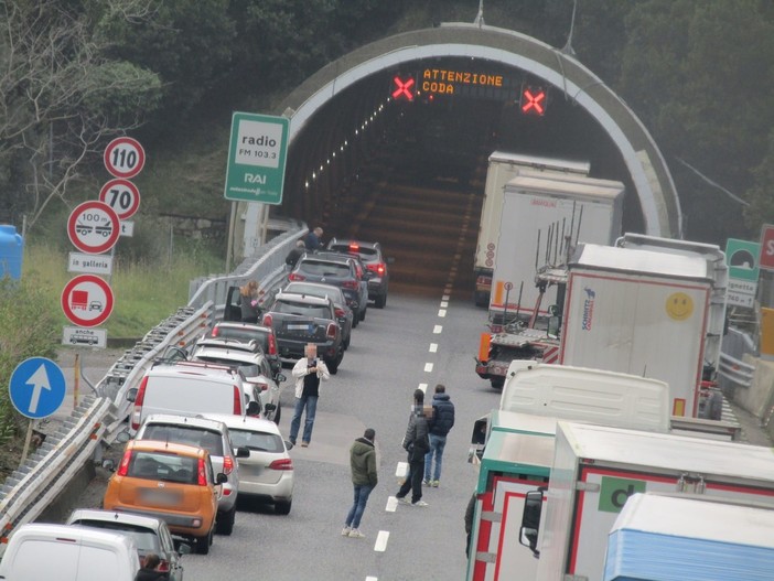 Foto dell'elisoccorso Grifo a Varazze di Marco Arecco Foto dell'elisoccorso Grifo a Varazze di Marco Arecco