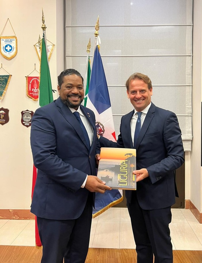 Incontro fra l'assessore alla Formazione Scajola e il Console della Repubblica Dominicana Carela Incontro fra l'assessore alla Formazione Scajola e il Console della Repubblica Dominicana Carela