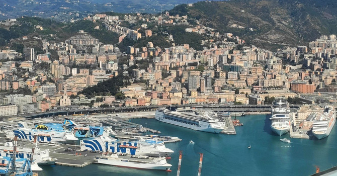 Fronte mare unificato: a Genova un maxi-cantiere da 6 milioni per l'asse Buozzi-Darsena-Porto Antico Fronte mare unificato: a Genova un maxi-cantiere da 6 milioni per l'asse Buozzi-Darsena-Porto Antico