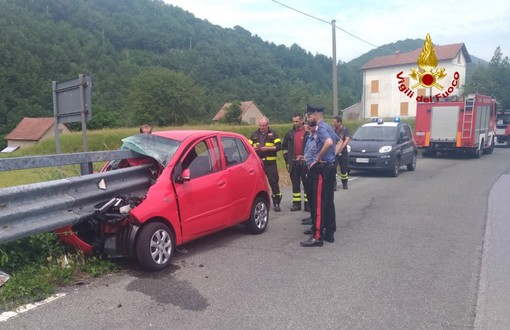 Incidente a Montoggio: macchina si schianta conto il guard rail, ferito il conducente