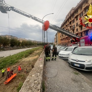 Marassi, ubriaco cade nel Bisagno: recuperato dai vigili del fuoco