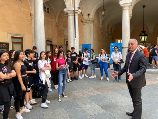"Hai mai visitato la sala del Consiglio comunale?" 800 ragazzi alla scoperta di palazzo Tursi