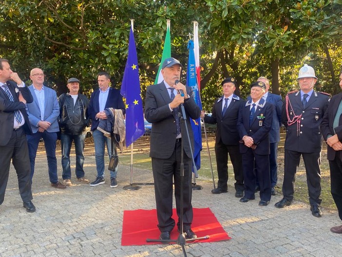 Intitolati al liutaio Paolo De Barbieri i giardini di piazza Paolo da Novi Intitolati al liutaio Paolo De Barbieri i giardini di piazza Paolo da Novi
