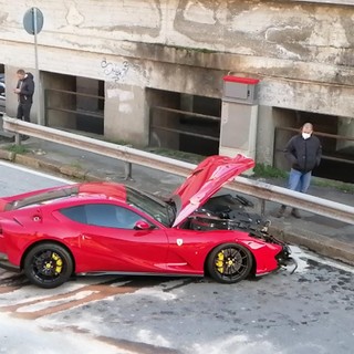 Incidente a Multedo per la Ferrari del portiere del Genoa Federico Marchetti (FOTO)