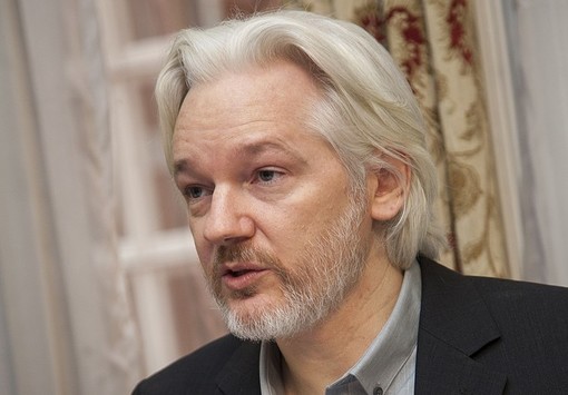 Genova, cittadinanza onoraria a Julian Assange: la proposta in consiglio comunale