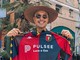 “Questa foto non vi diludirà”. Anche Joe Bastianich in posa con la maglia del Genoa