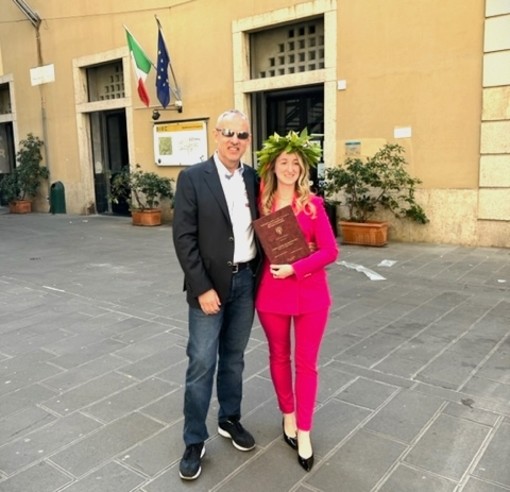 Congratulazioni a Jessica Maestri, neodottoressa in Management che ha discusso la tesi sul Digital Marketing