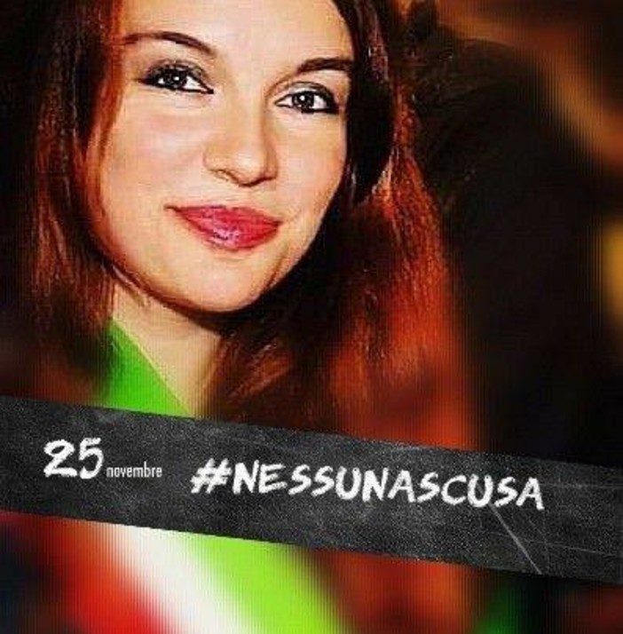 La sindaca assiste a una scena di violenza verso una ragazzina e affronta i bulli La sindaca assiste a una scena di violenza verso una ragazzina e affronta i bulli