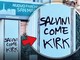 "Salvini come Kirk": la scritta apparsa in corso Europa ha suscitato reazioni dure dal mondo politico