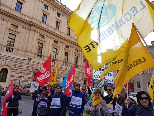 La denuncia di Legambiente: "Approvato Decreto Genova con i condoni edilizi" La denuncia di Legambiente: "Approvato Decreto Genova con i condoni edilizi"