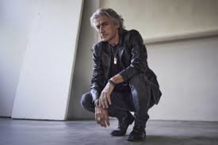 La parola a Disco Club: le uscite della settimana - Ligabue festeggia i trent'anni di “Buon compleanno Elvis”