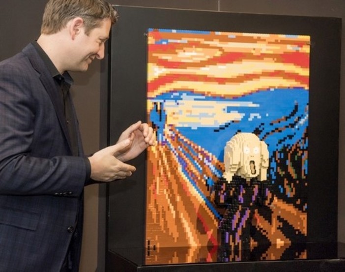 La mostra che racconta l'arte contemporanea con i Lego arriva al Porto Antico La mostra che racconta l'arte contemporanea con i Lego arriva al Porto Antico