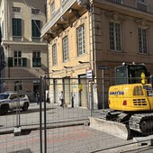 Rinvenuti reperti archeologici, prorogata la chiusura al traffico di via Balbi