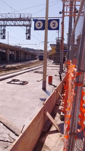 Migliorano i servizi per i viaggiatori: nuovi marciapiedi nella stazione di Genova Brignole Migliorano i servizi per i viaggiatori: nuovi marciapiedi nella stazione di Genova Brignole