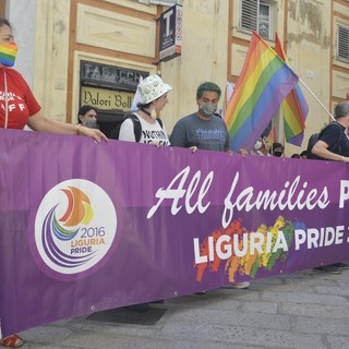 Famiglie Arcobaleno e Liguria Rainbow di nuovo in piazza contro la giunta Bucci (FOTO e VIDEO)