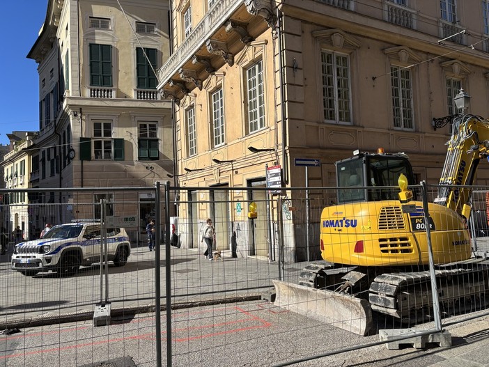 Rinvenuti reperti archeologici, prorogata la chiusura al traffico di via Balbi