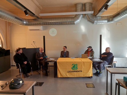 Clean Cities, Legambiente presenta i dati: "Genova ancora lontana da una mobilità sostenibile" Clean Cities, Legambiente presenta i dati: "Genova ancora lontana da una mobilità sostenibile"