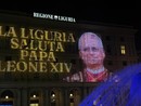 Papa Leone XIV, il ledwall della facciata del palazzo regionale si illumina in omaggio del Santo Padre