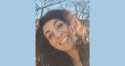 Linda Boccone incontra un senzatetto e gli ridona il sorriso: “Ho fatto una colletta per pagare il dentista”