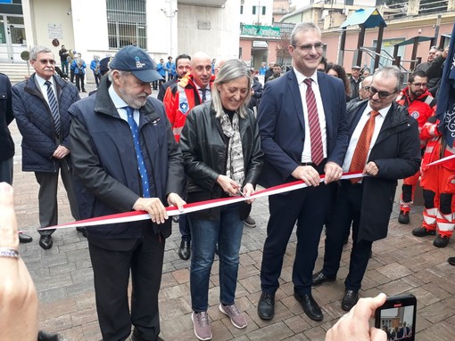 Inaugurata la nuova piazza Giacinto Rizzolio a Cornigliano Inaugurata la nuova piazza Giacinto Rizzolio a Cornigliano