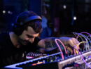 La musica che ci gira intorno – Lowtopic a Electropark con la sua performance dedicata a Jack Smith: “Racconto storie senza parole, tra memoria, suoni e immagini” La musica che ci gira intorno – Lowtopic a Electropark con la sua performance dedicata a Jack Smith: “Racconto storie senza parole, tra memoria, suoni e immagini”