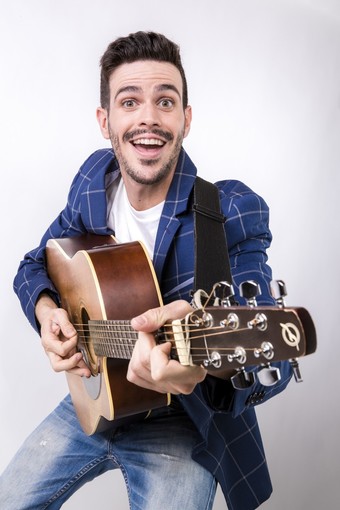 Venerdì 15 luglio al porto antico il nuovo spettacolo di Lorenzo Baglioni “Canzoni a teatro” Venerdì 15 luglio al porto antico il nuovo spettacolo di Lorenzo Baglioni “Canzoni a teatro”