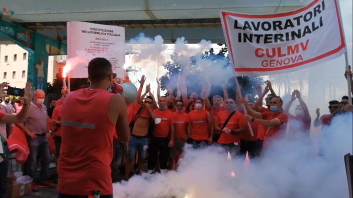 Gianni Pastorino alla manifestazione lavoratori interinali porto di Genova