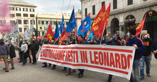 Manifestazione dei lavoratori di Leonardo: breve corteo con destinazione la Prefettura (VIDEO) Manifestazione dei lavoratori di Leonardo: breve corteo con destinazione la Prefettura (VIDEO)