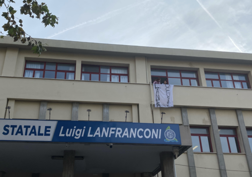Scuola, occupato anche il Lanfranconi di Voltri Scuola, occupato anche il Lanfranconi di Voltri