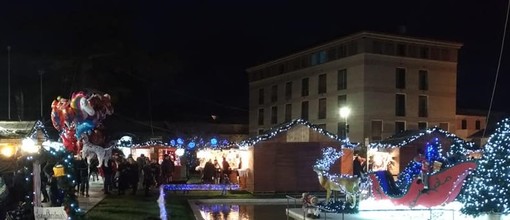Dallo scorso 20 dicembre al prossimo 6 gennaio il Villaggio di Natale di Loano resta aperto tutti i giorni Dallo scorso 20 dicembre al prossimo 6 gennaio il Villaggio di Natale di Loano resta aperto tutti i giorni