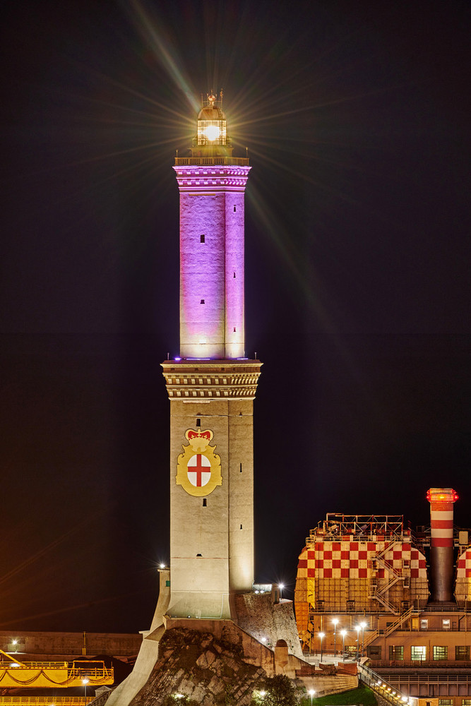 Prevenzione del tumore al seno, la Lanterna si illumina di rosa Prevenzione del tumore al seno, la Lanterna si illumina di rosa